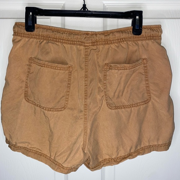C&C California Tan Shorts Size Medium, Neutral Summer Shorts - Picture 4 of 8